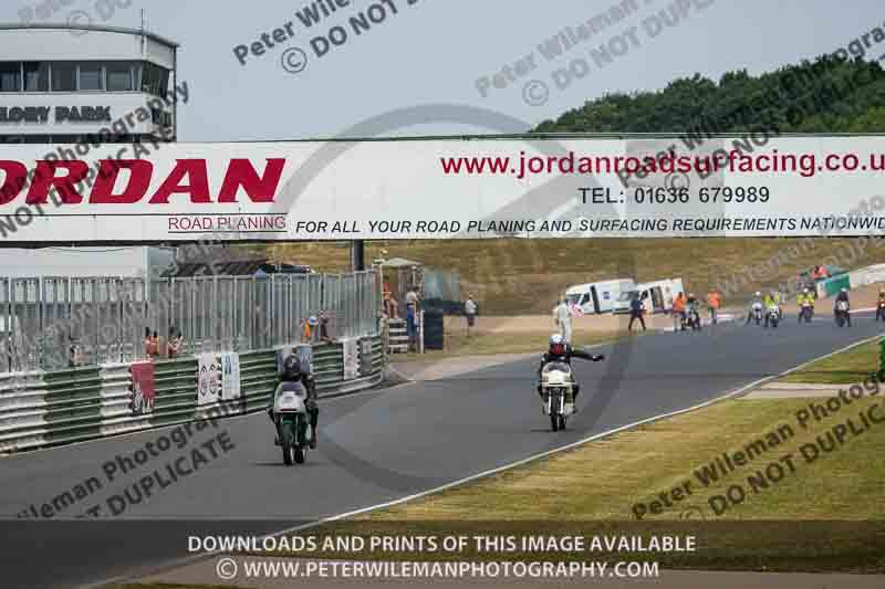Vintage motorcycle club;eventdigitalimages;mallory park;mallory park trackday photographs;no limits trackdays;peter wileman photography;trackday digital images;trackday photos;vmcc festival 1000 bikes photographs